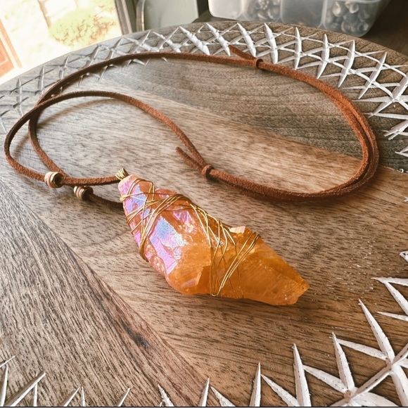 Curious Preservations Jewelry - 🔮𝙿𝚒𝚗𝚔 𝚢𝚎𝚕𝚕𝚘𝚠 𝙰𝚞𝚛𝚊 𝙲𝚛𝚢𝚜𝚝𝚊𝚕 🔮